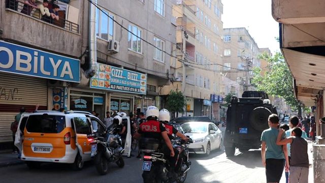 Son Dakika: Diyarbakır'da 'Dur' ihtarına uymayan zanlının silahla yaraladığı polis şehit oldu