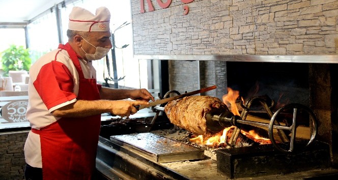 Erzurum'da restoranlar açıldı, Dadaşlar cağ kebabına koştu