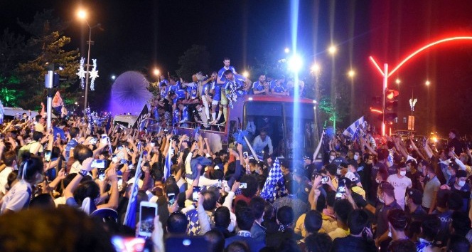 Başkan Sekmen: “Şükürler olsun yeniden Süper Lig'deyiz”